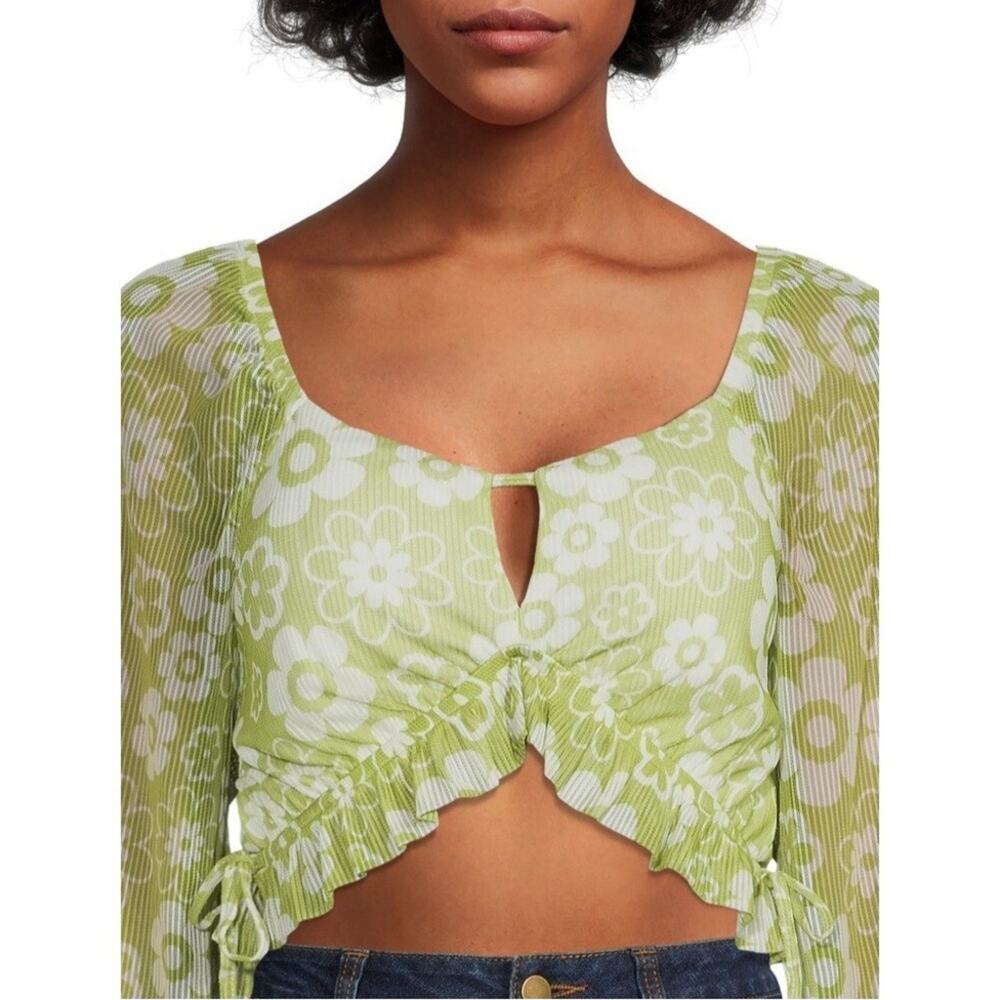 Madden NYC Juniors' Cropped Keyhole Top